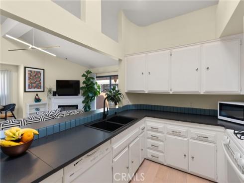 345 Avocado 201B Street, Costa Mesa, CA