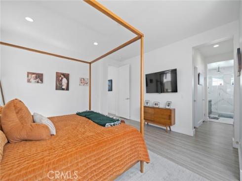 945  Brilliance   Lane, Costa Mesa, CA