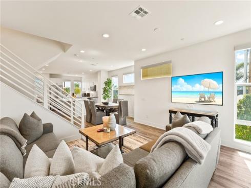 697 W 17th  , Costa Mesa, CA