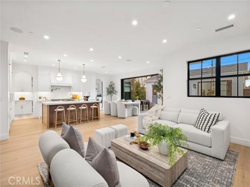 275  Walnut  , Costa Mesa, CA