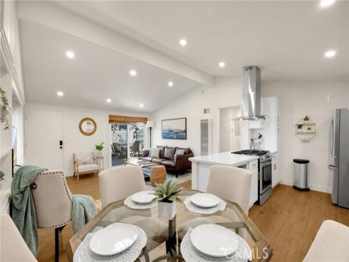 868  Towne  , Costa Mesa, CA