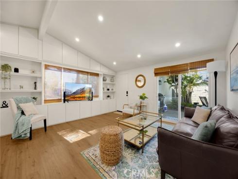 868  Towne  , Costa Mesa, CA