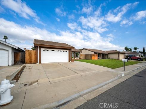 930  Helena   Circle, Costa Mesa, CA