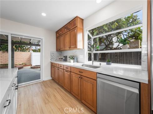 930  Helena   Circle, Costa Mesa, CA