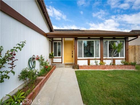 930  Helena   Circle, Costa Mesa, CA