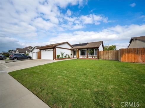 930  Helena   Circle, Costa Mesa, CA