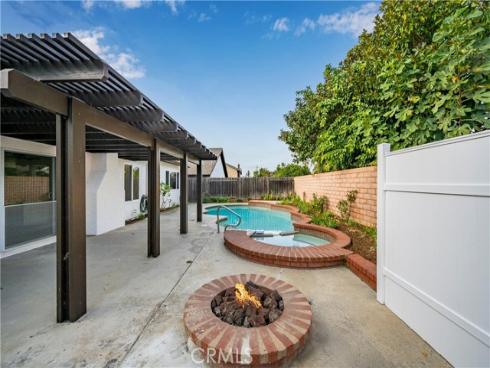 930  Helena   Circle, Costa Mesa, CA