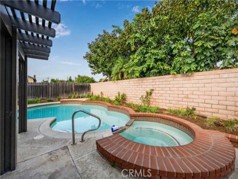 930  Helena   Circle, Costa Mesa, CA