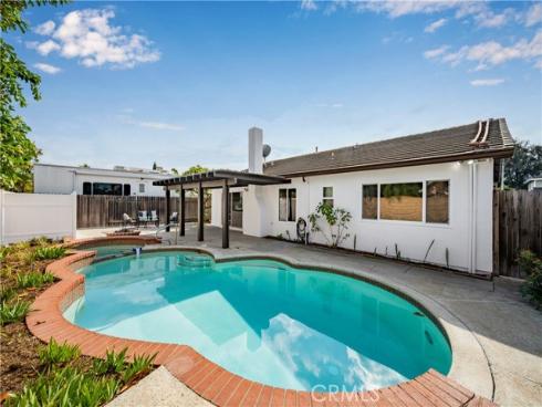 930  Helena   Circle, Costa Mesa, CA