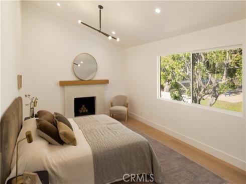 872  Liard  , Costa Mesa, CA