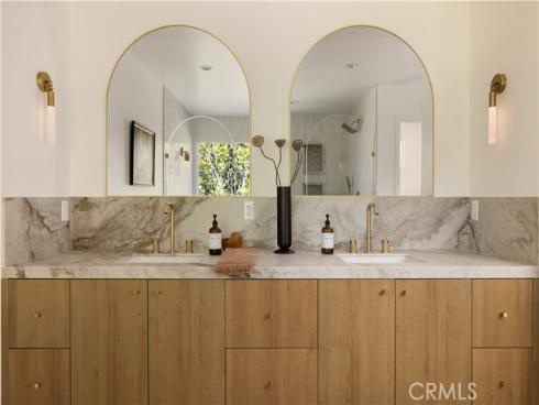 872  Liard  , Costa Mesa, CA