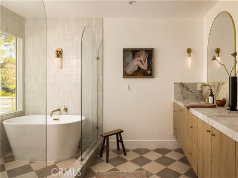 872  Liard  , Costa Mesa, CA