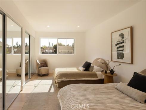 872  Liard  , Costa Mesa, CA