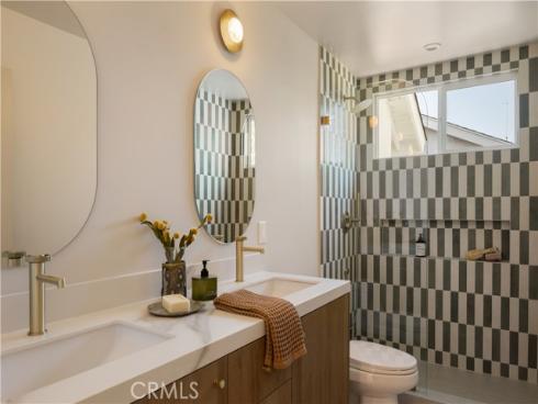 872  Liard  , Costa Mesa, CA