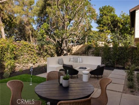 872  Liard  , Costa Mesa, CA