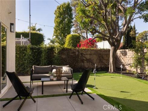 872  Liard  , Costa Mesa, CA