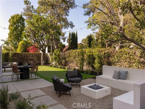 872  Liard  , Costa Mesa, CA