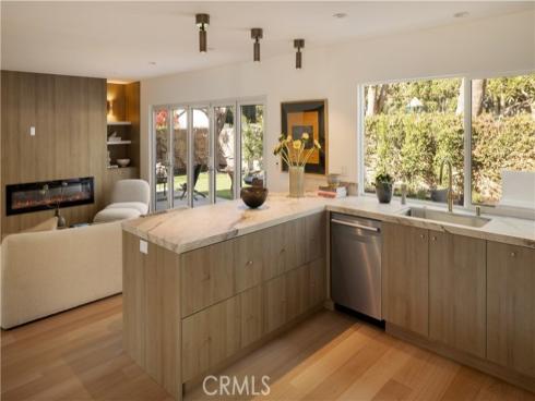 872  Liard  , Costa Mesa, CA