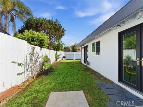 700  Hamilton Street  , Costa Mesa, CA