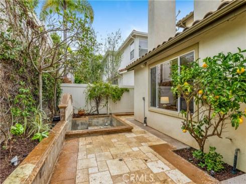 2105  Canyon   Circle, Costa Mesa, CA