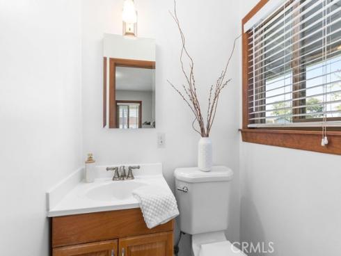 995  Post   Road, Costa Mesa, CA