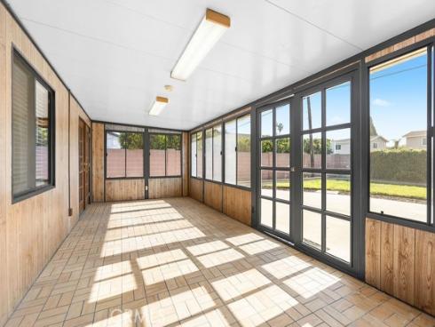 995  Post   Road, Costa Mesa, CA