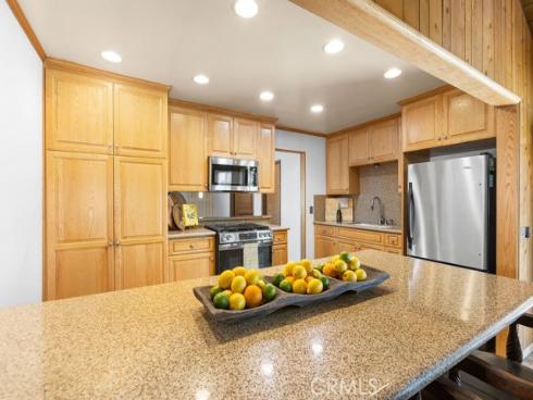 995  Post   Road, Costa Mesa, CA