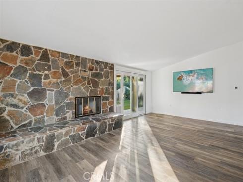 305 Nassau Road, Costa Mesa, CA