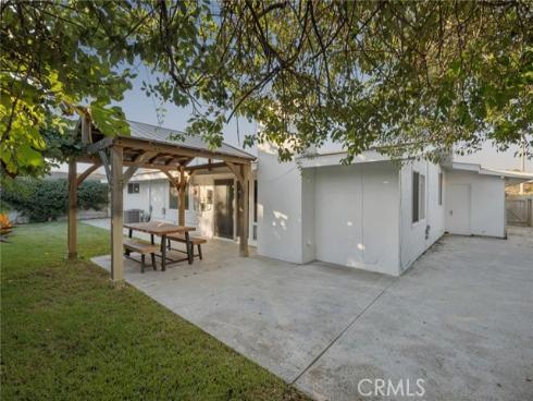 305 Nassau Road, Costa Mesa, CA