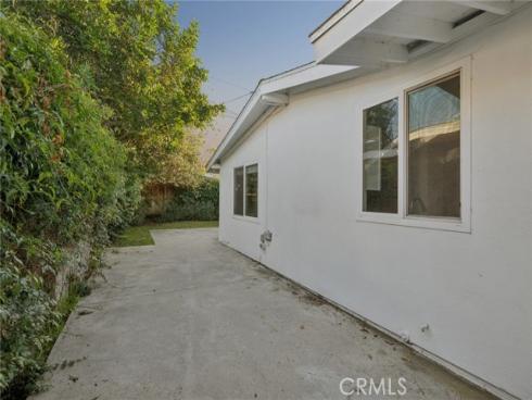 305 Nassau Road, Costa Mesa, CA
