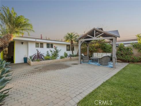 305 Nassau Road, Costa Mesa, CA