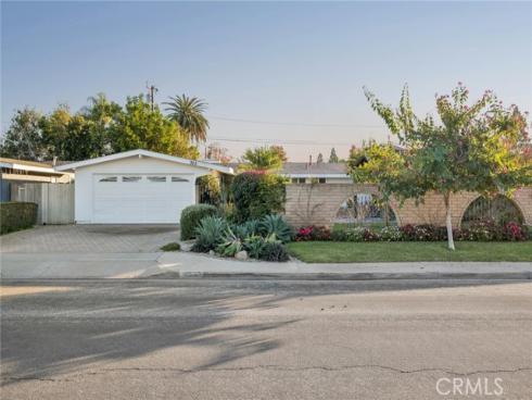 305  Nassau   Road, Costa Mesa, CA