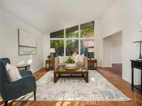 337 Vista Baya , Costa Mesa, CA