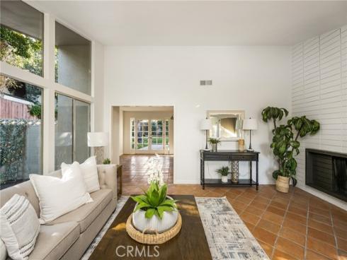 337 Vista Baya , Costa Mesa, CA