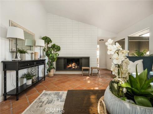 337 Vista Baya , Costa Mesa, CA