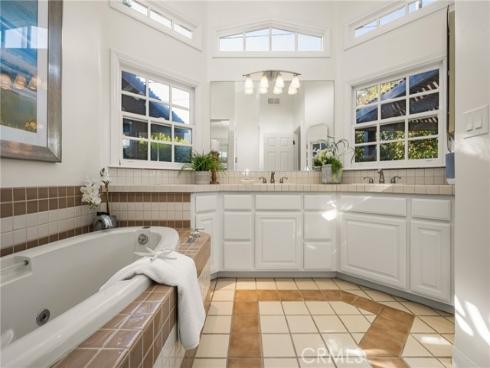 337 Vista Baya , Costa Mesa, CA