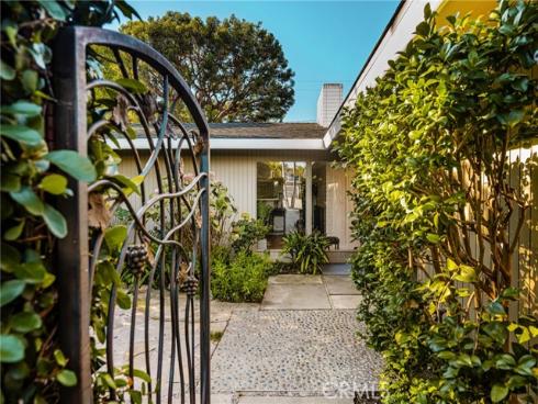 337 Vista Baya , Costa Mesa, CA