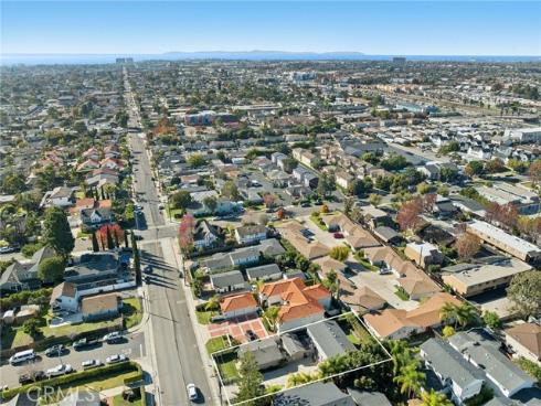 2121  Orange   Avenue, Costa Mesa, CA