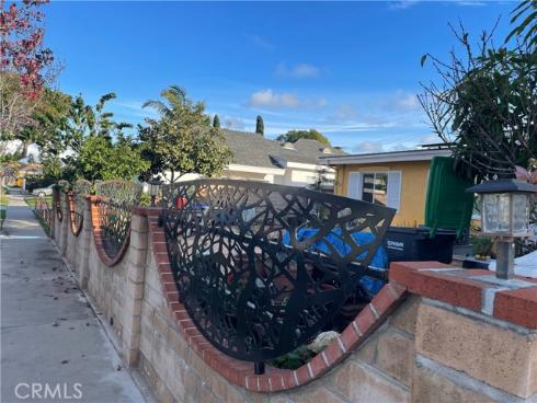 825  Sonora   Road, Costa Mesa, CA