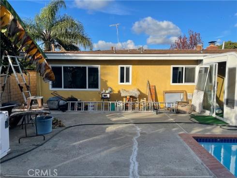 825  Sonora   Road, Costa Mesa, CA