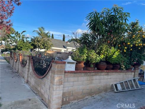 825  Sonora   Road, Costa Mesa, CA