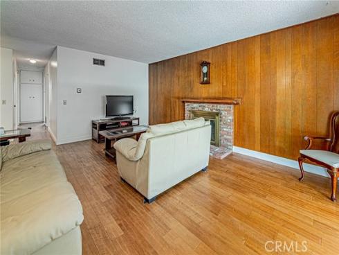 559  Traverse  , Costa Mesa, CA