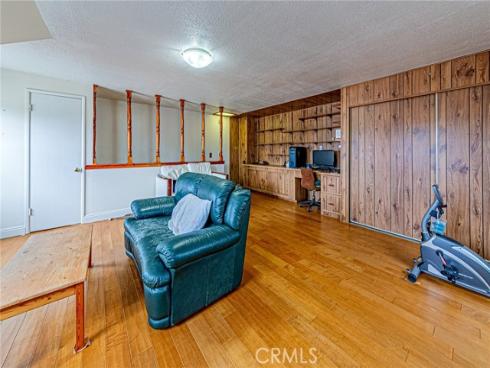 559  Traverse  , Costa Mesa, CA