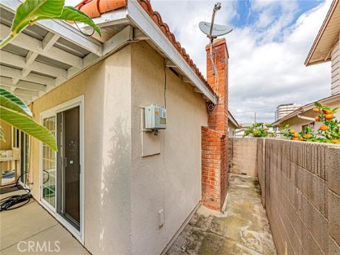 559  Traverse  , Costa Mesa, CA