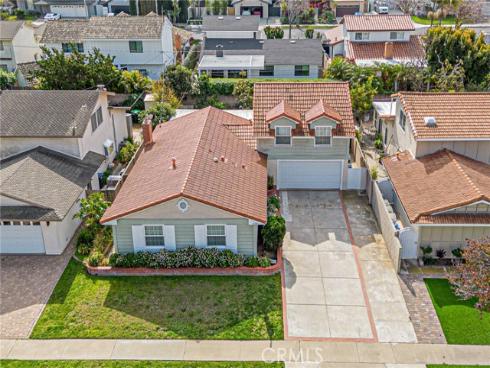 559  Traverse  , Costa Mesa, CA