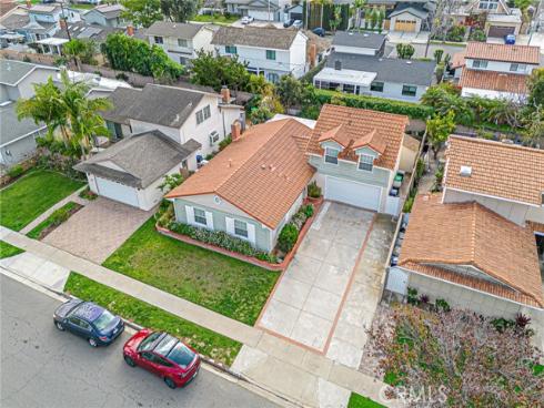 559  Traverse  , Costa Mesa, CA