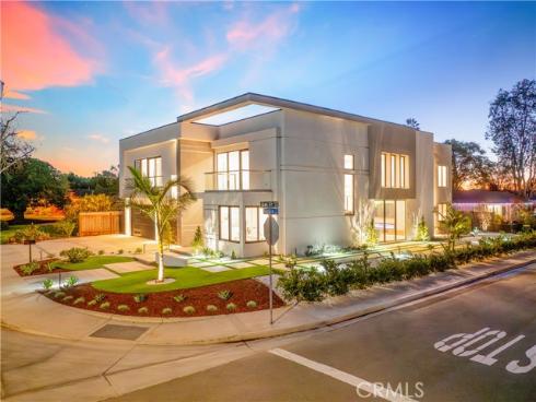 853  Oak  , Costa Mesa, CA