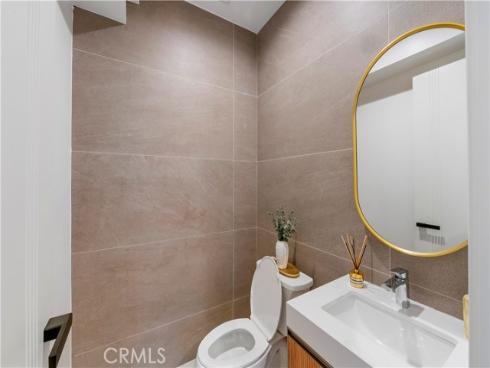 853  Oak  , Costa Mesa, CA