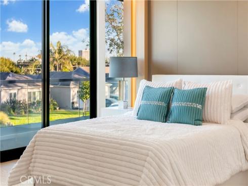 853  Oak  , Costa Mesa, CA