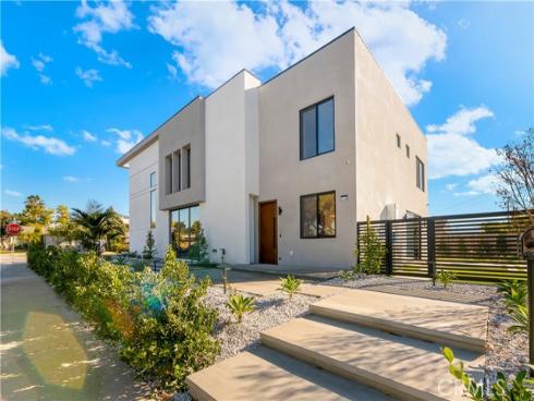 853  Oak  , Costa Mesa, CA